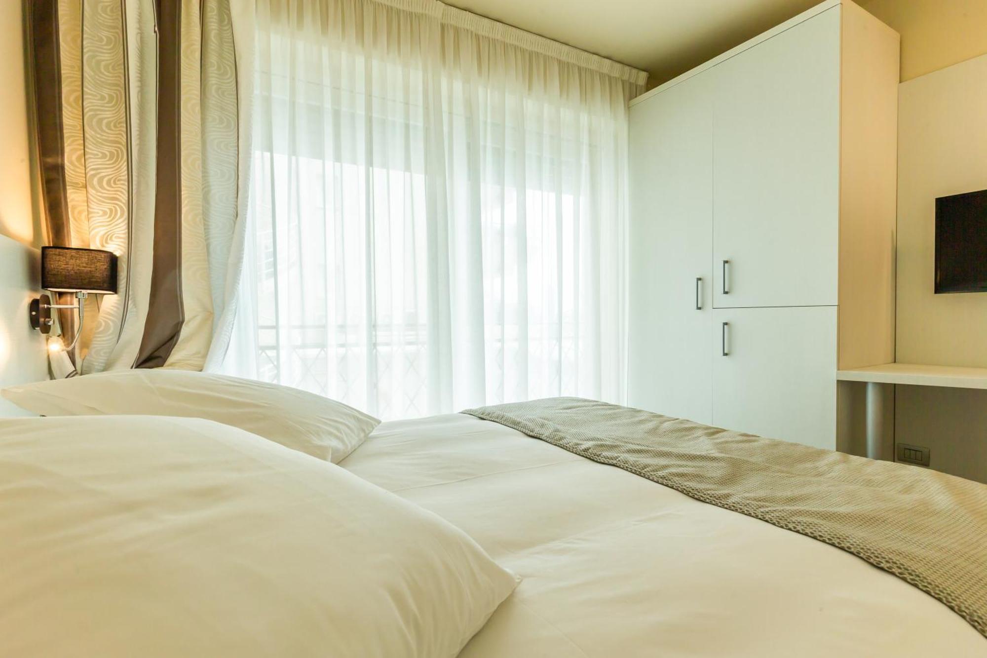 La Dolce Vita Hotel Ментона Экстерьер фото