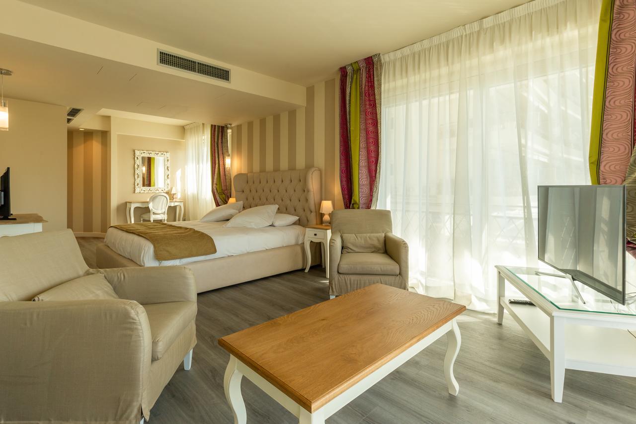 La Dolce Vita Hotel Ментона Экстерьер фото
