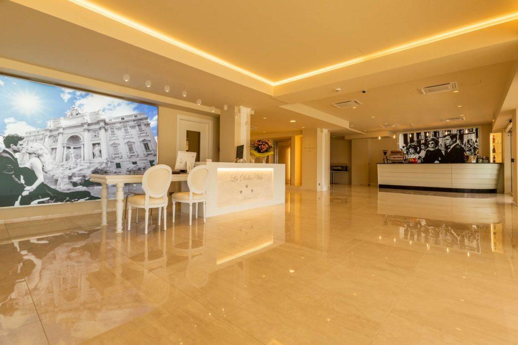 La Dolce Vita Hotel Ментона Экстерьер фото